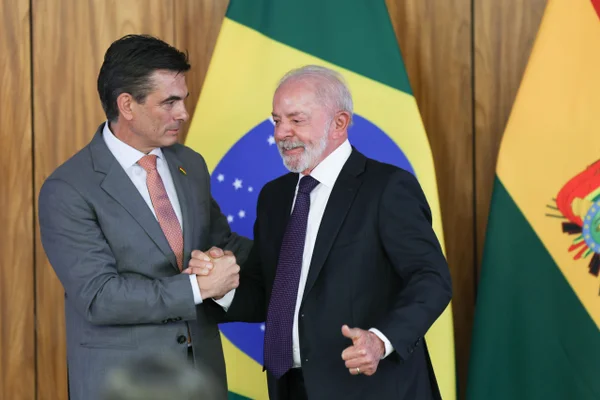 Lula envia ajuda humanitária à Bolívia após pedido de Rodrigo Paz