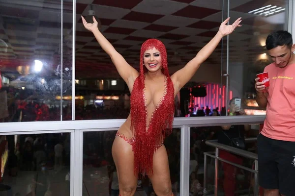 Viviane Araújo, Salgueiro