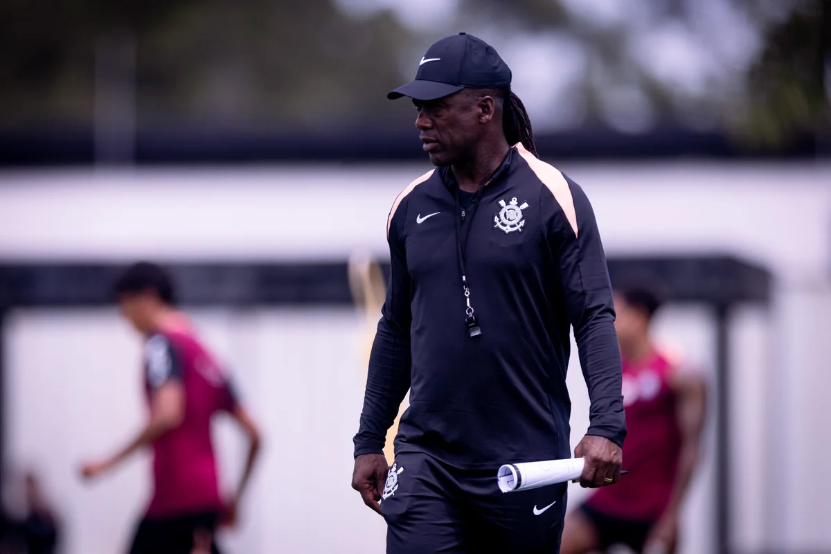 Holandês estreia no comando do Corinthians contra o Vitória. Holandês estreia no comando do Corinthians contra o Vitória.