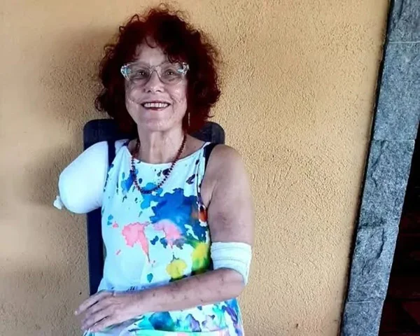 Imagem colorida da escritora Roseana Murray - Metrópoles