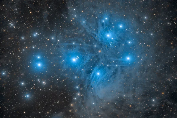 Imagem mostra aglomerado de estrelas Pleiades - Metrópoles