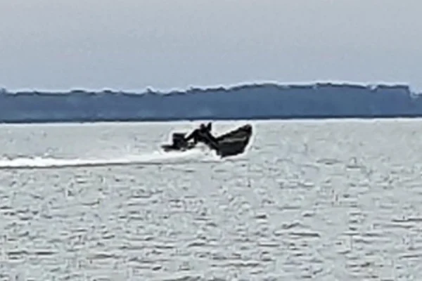 Embarcação com pescadores ilegais fugiu da Polícia Ambiental em Rosana (SP) em direção ao MS - Metrópoles