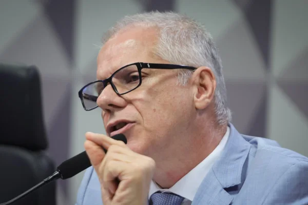 Ex-presidente do INSS Instituto Nacional do Seguro Social Alessandro Stefanutto é ouvido pela CPMI que apura fraudes nos descontos previdenciários do órgão Metropoles