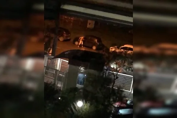 Homem quebra carros de vizinhos e é preso pela PMDF