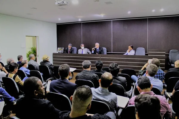 Delegados do DF decidem aderir à mobilização por recomposição salarial