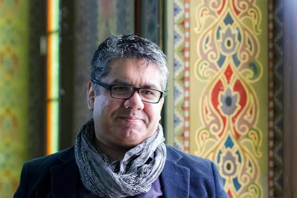 Escritor gaúcho cria herói gay no romance histórico “Homens Elegantes”