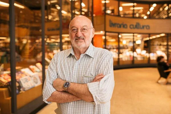Pedro Herz relembra ascensão familiar e fatos históricos em O Livreiro