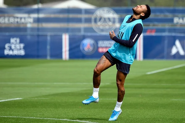 PSG rejeita proposta de Barça por Neymar e fim da novela é adiado