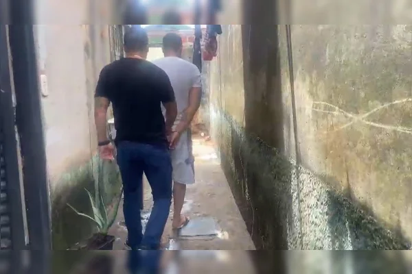 Tio pedófilo é preso com vídeos pornô e fotos da sobrinha de calcinha