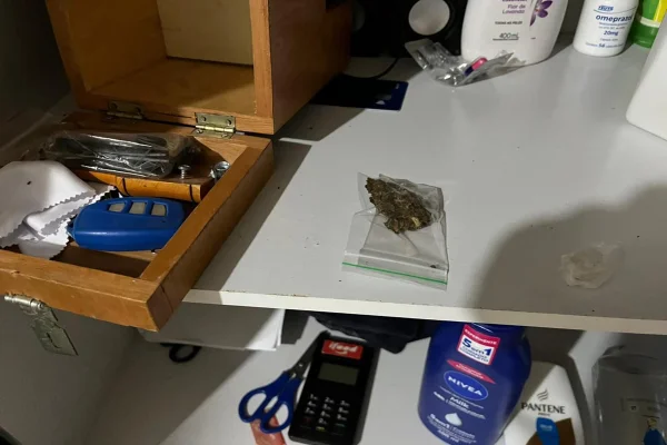 Vídeo: traficante é preso por vender "maconha gourmet" a servidores