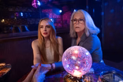 A comédia, assim como o primeiro longa, é estrelado por ninguém menos que Lindsay Lohan e Jamie Lee Curtis