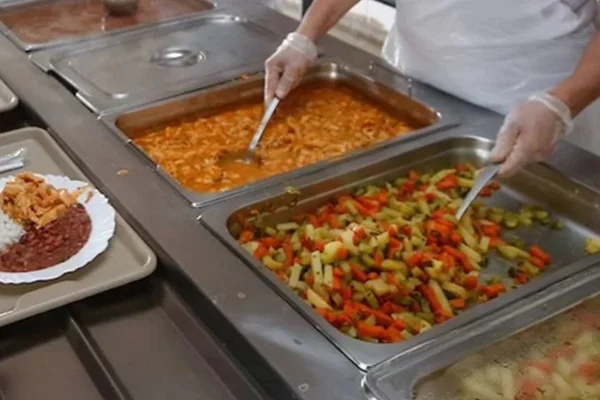 Restaurante comunitário - Metrópoles