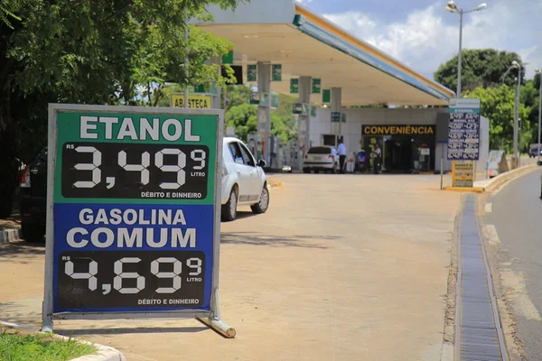 DF: gasolina dispara e vai a R$ 4,69. Veja postos com preço menor
