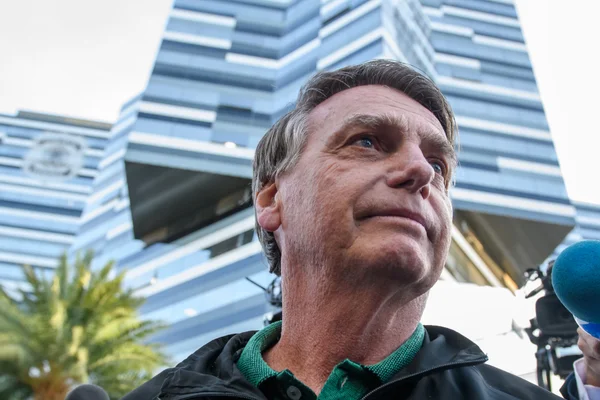 Ex-presidente Jair Bolsonaro PL conversa com jornalistas apos prestar depoimento sobre a atuação do filho Eduardo Bolsonaro nos EUA - metropoles