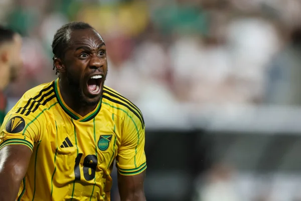 Imagem colorida de Michail Antonio