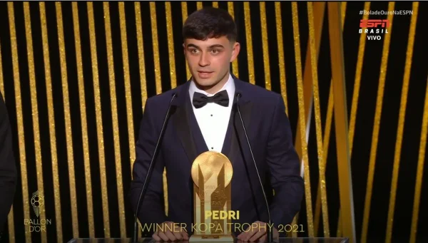 Bola de Ouro: Pedri, do Barcelona, é eleito o Melhor Jovem do Ano