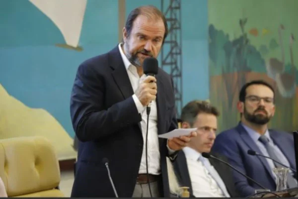 Vereador suplente tem cassação anulada a dois meses do fim do mandato