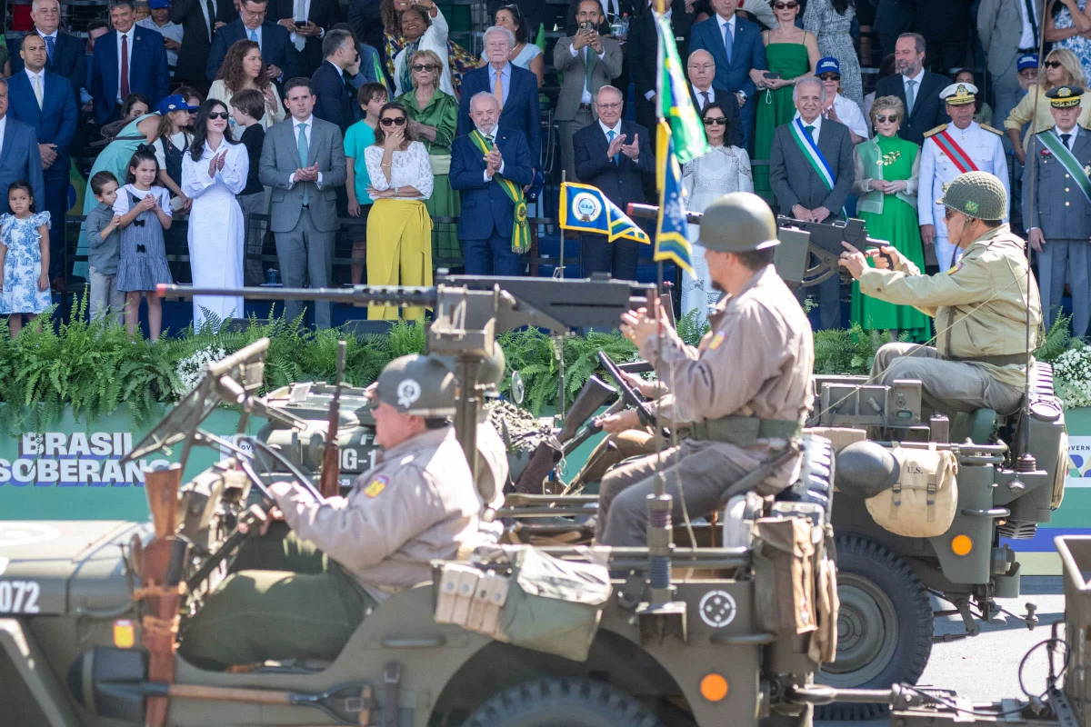 Forças armadas marcaram presença no desfile cívico-militar do 7 de Setembro em Brasília Forças armadas marcaram presença no desfile cívico-militar do 7 de Setembro em Brasília