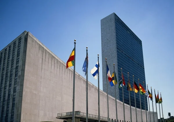 imagem colorida fachada da ONU em NY - metrópoles