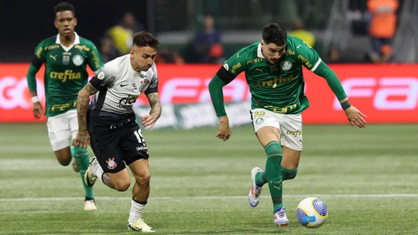 Palmeiras faz 2 x 0 no Corinthians e fica a um ponto do líder Flamengo