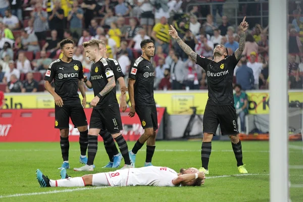 Com mais uma virada, Dortmund bate Colônia e se mantém 100% no Alemão