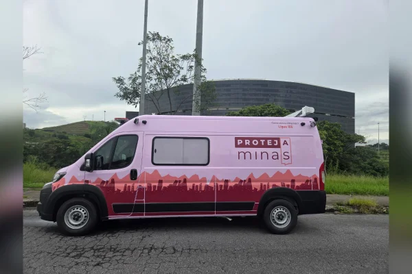 Van cor de rosa da Sejusp