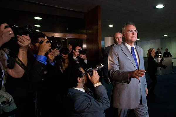 Renan desafia STF e diz que fica: “Nenhuma democracia merece isso”