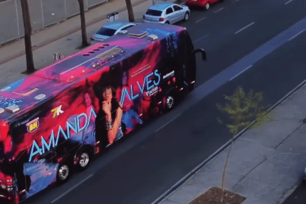 cantora sertaneja acidente ônibus