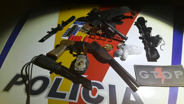 Ação da PRF e Polícia Civil do Rio apreende 19 fuzis na Via Dutra