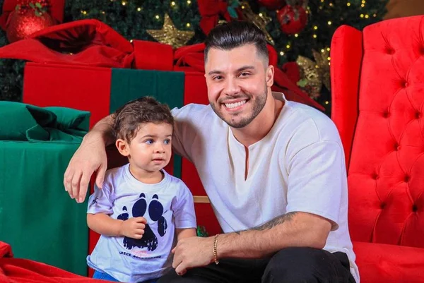 Filho de Marília Mendonça e Huff se encanta com presente de Natal