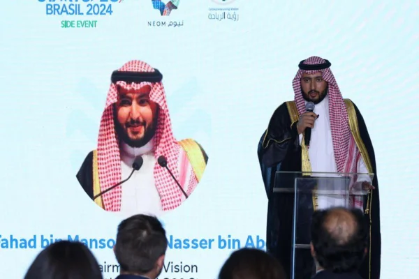 Príncipe saudita Fahad bin Mansour bin Nasser bin Abdulaziz Al Saud em evento na Fiesp
