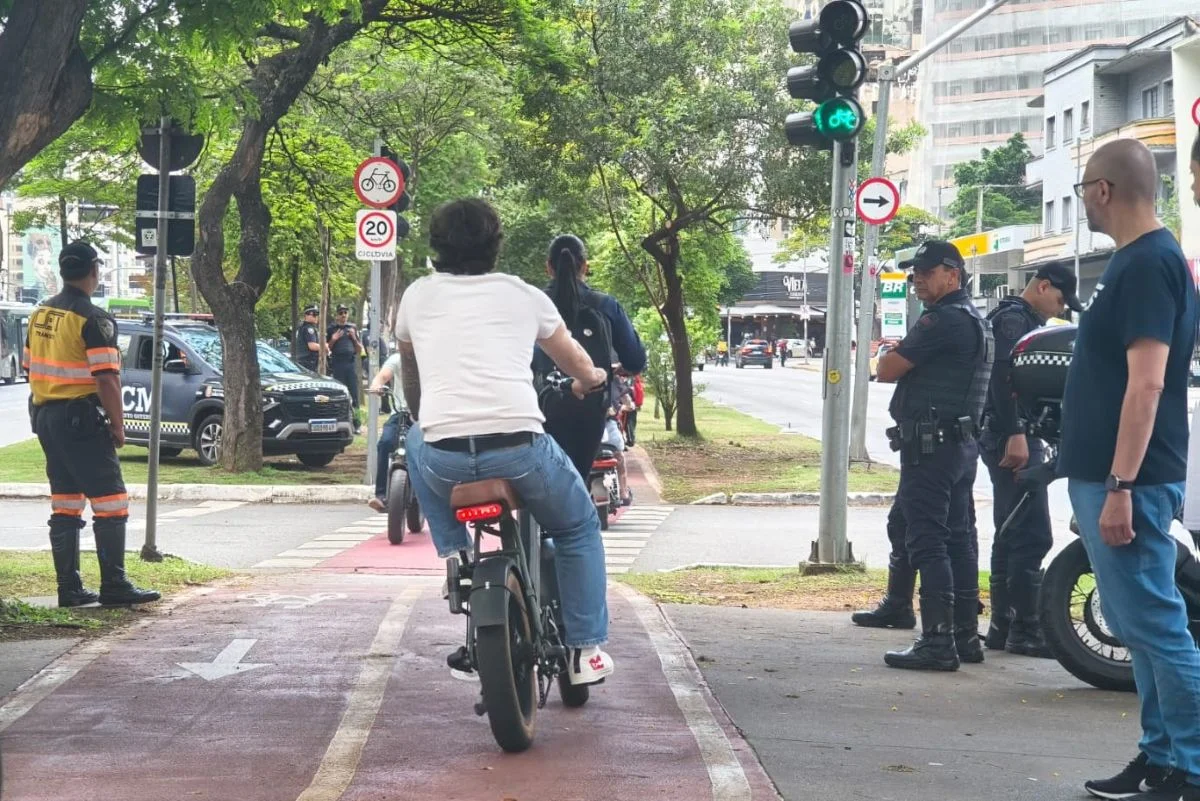 Ciclistas na Ciclovia da Faria Lima Ciclistas na Ciclovia da Faria Lima