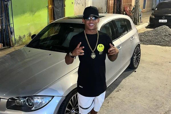 MC Biel Xcamoso, cantor de brega funk, morre em acidente de carro