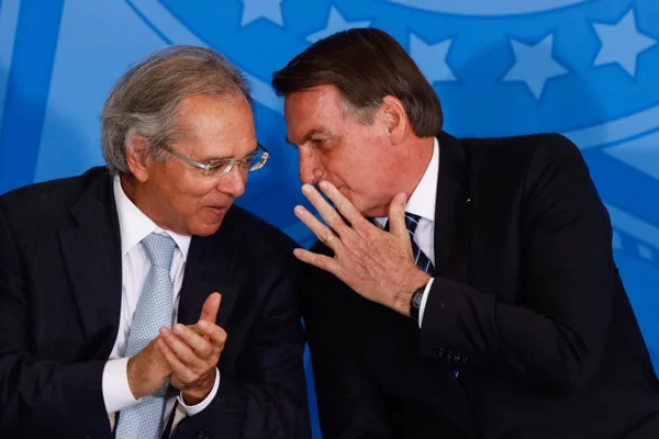 Bolsonaro edita MP do 13º a beneficiários do Bolsa Família