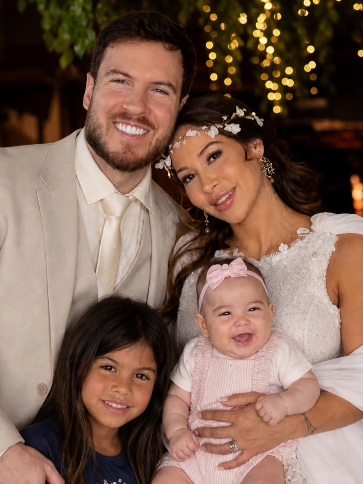 Thiago Nigro posa com Maíra Cardi, Eloah e Sophia Thiago Nigro posa com Maíra Cardi, Eloah e Sophia