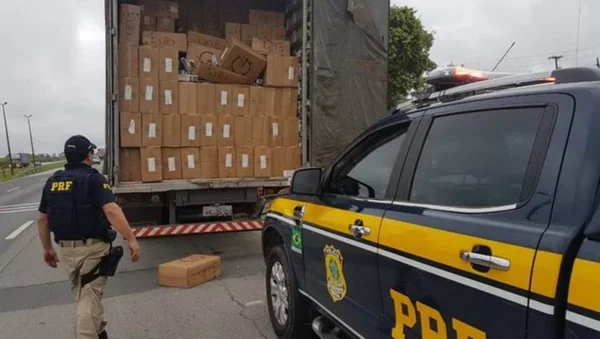 PRF desconfia de erro ortográfico e apreende 700 mil maços de cigarro