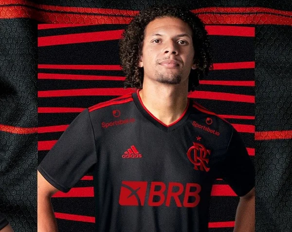 Lucros com terceira camisa do Flamengo irão para combate ao coronavírus