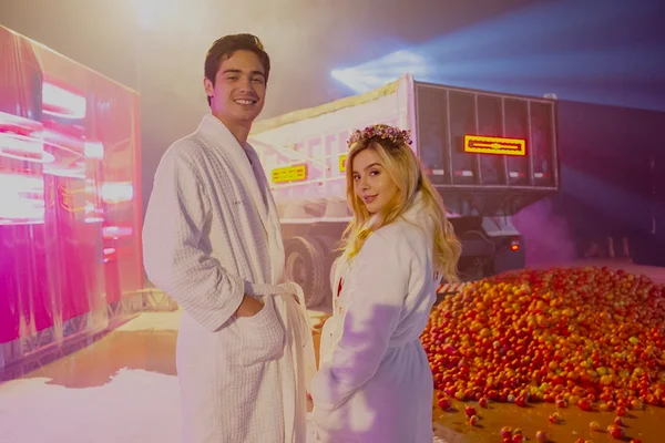 Danilo Mesquita e Giovanna Lancellotti nas gravações de Ricos de Amor