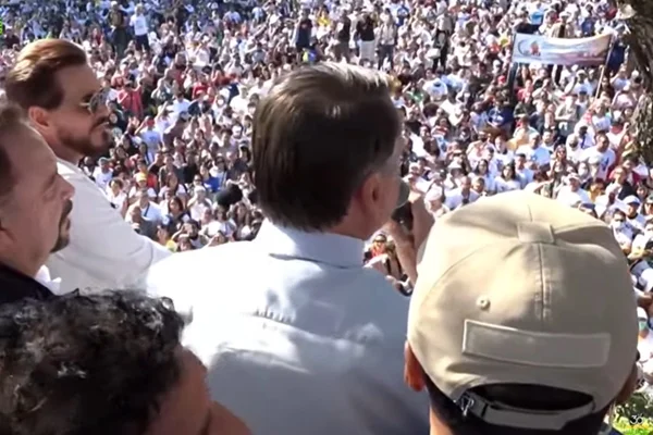 Bolsonaro diz orar para que povo “não experimente dores do socialismo”