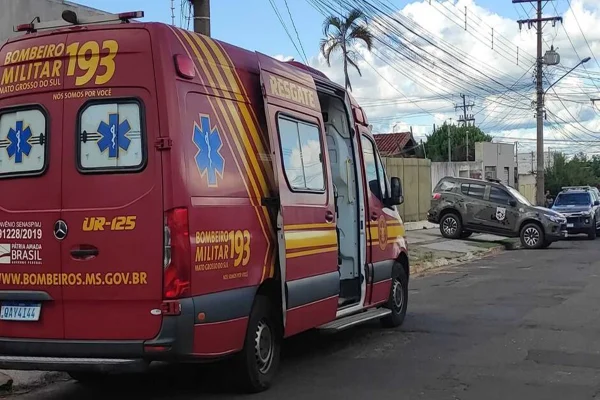 Imagem colorida do carro do Corpo de Bombeiros Militar - Metrópoles