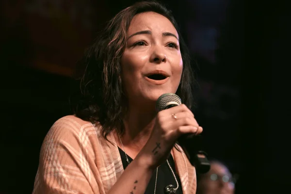 Imagem colorida de Mica Miller, exibida no documentário A Morte da Esposa do Pastor, da Netflix - Metrópoles