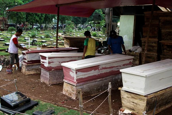 Indonesian Coffin Production