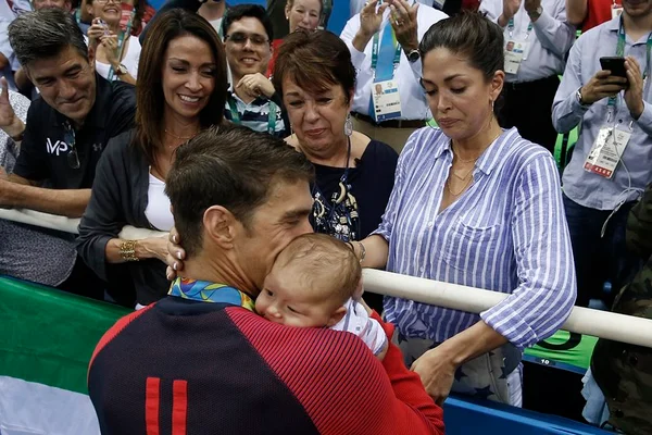 Boomer Phelps ofusca as medalhas de ouro do pai Michael Phelps