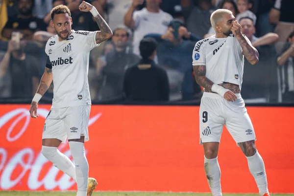 Imagem colorida de Neymar e Gabigol