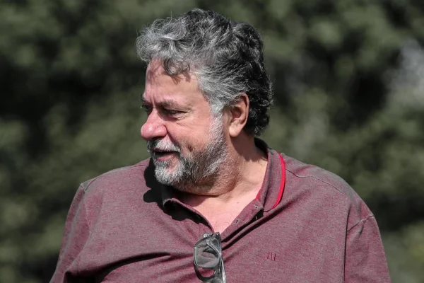 “Renúncia não representa confissão”, diz Julio Casares em comunicado