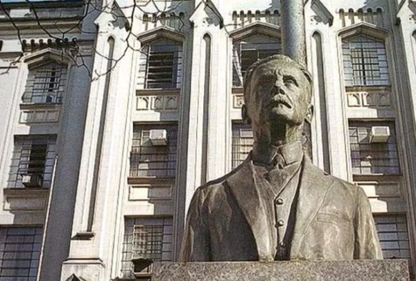 Imagem colorida da fachada do instituto Adolfo Lutz