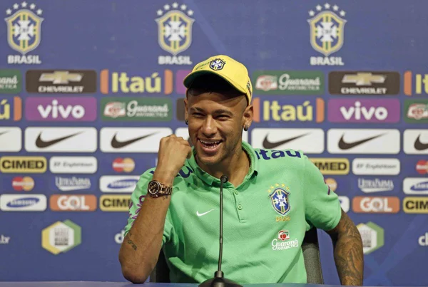 Após conversa, Micale elogia postura de Neymar na seleção olímpica