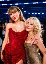 Sabrina Carpenter e Taylor Swift no GRAMMY 2025 Sabrina Carpenter e Taylor Swift no GRAMMY 2025