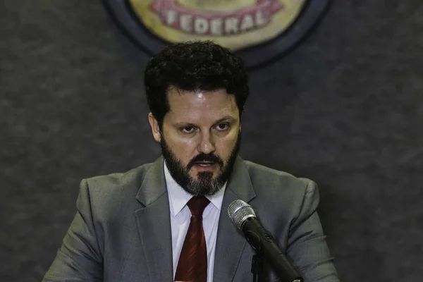 “Se for necessário, algemas serão usadas”, diz delegado da Lava Jato