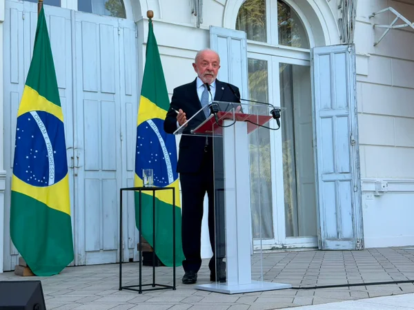 Lula sugere contratar Messi e minimiza empate do Brasil com Marrocos